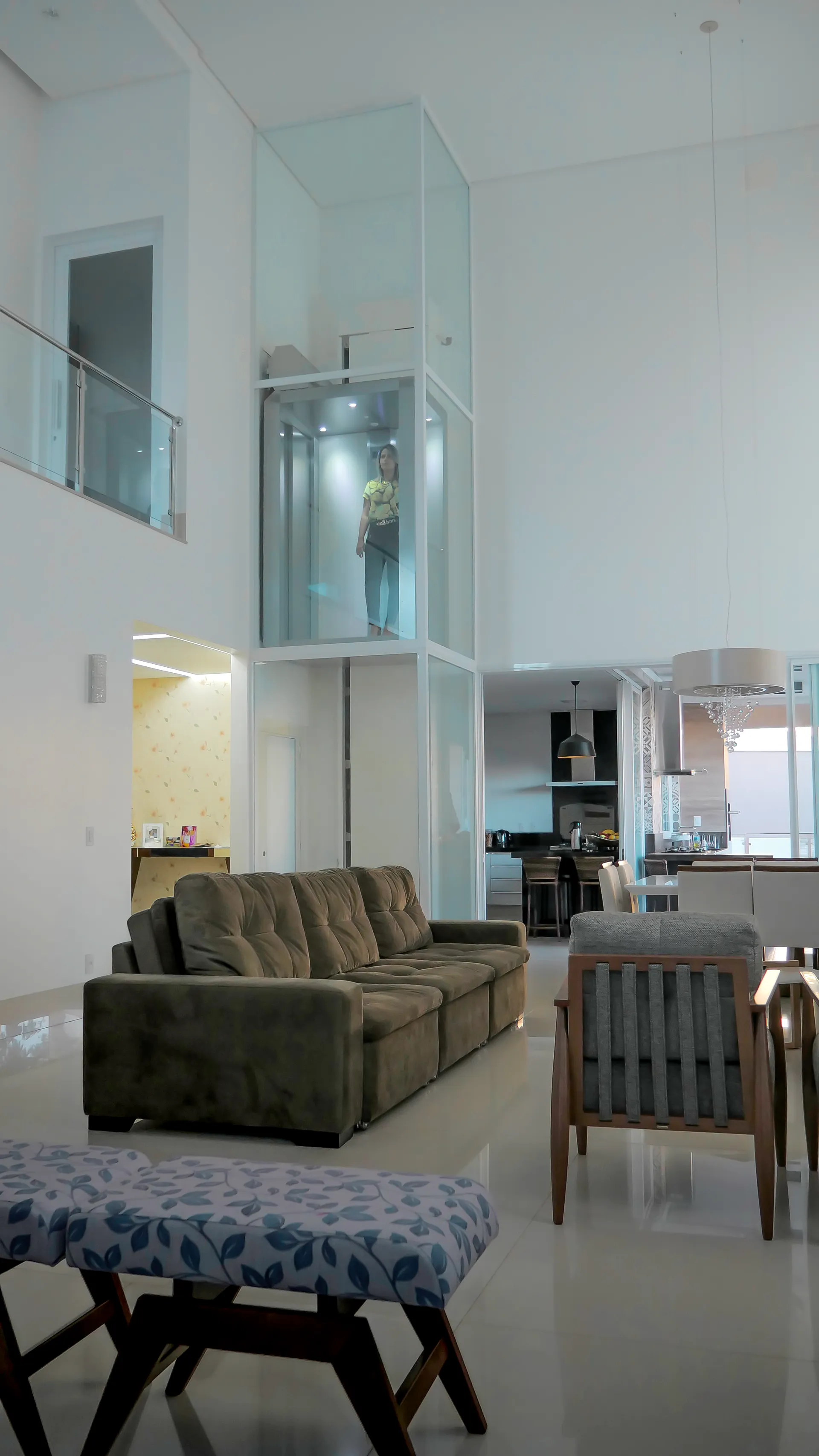 Elevador residencial ATI em ambiente premium